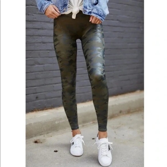 Spanx Matte Green Faux Leather Camo Leggings Power Waistband size M - Picture 5 of 8